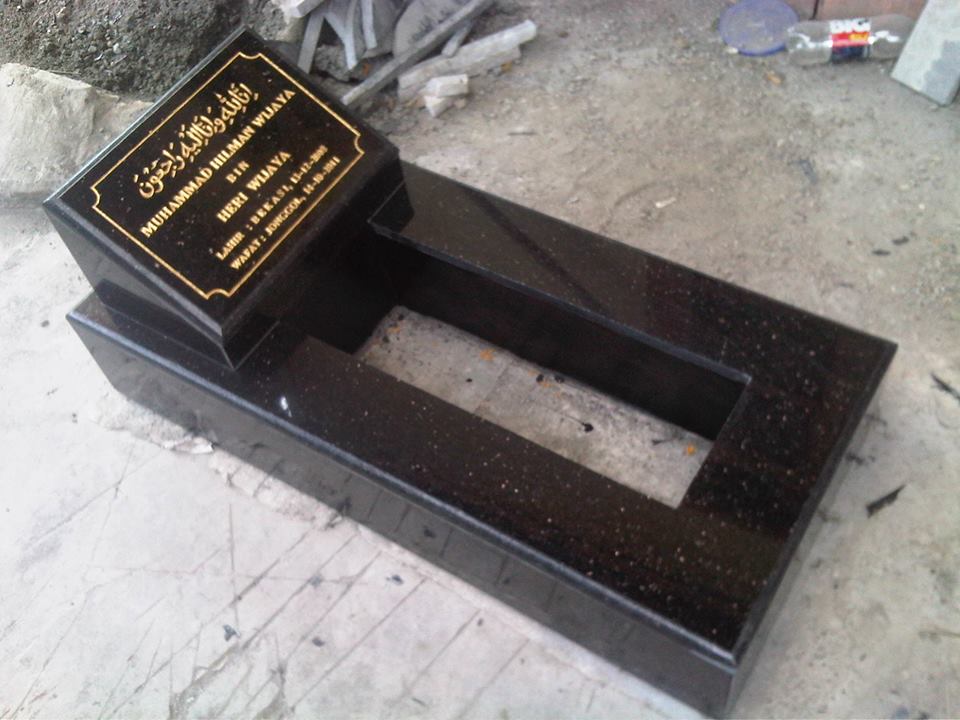 hukum makam di keramik
