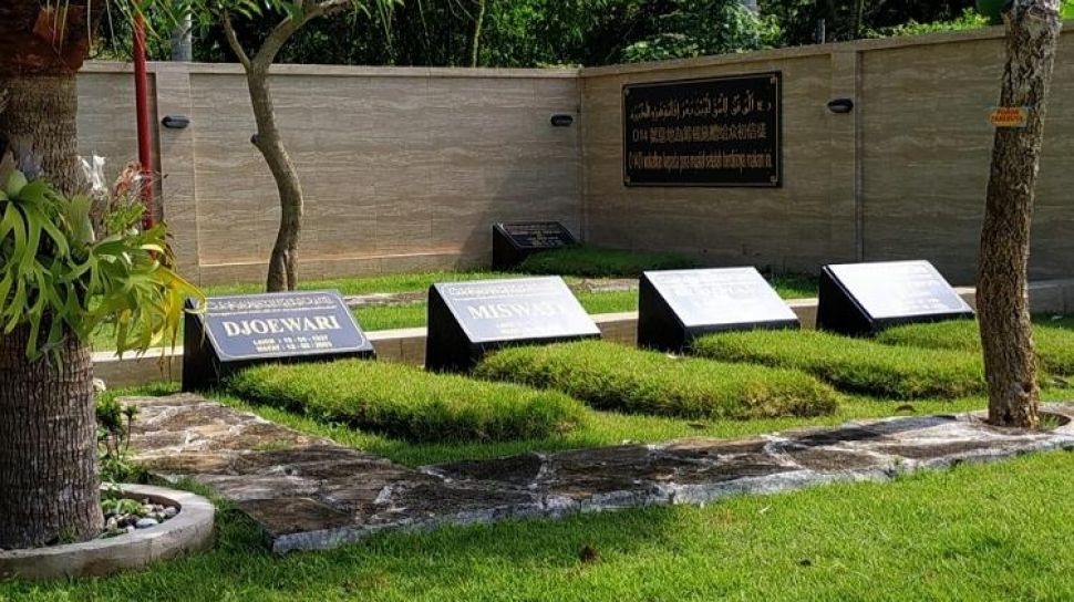hukum menunda dikubur